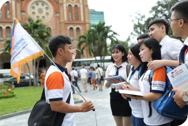 Học Văn Sử Địa để làm các công việc liên quan đến du lịch